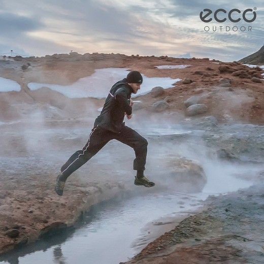 Российский спортсмен протестировал кроссовки Ecco на исландском вулкане