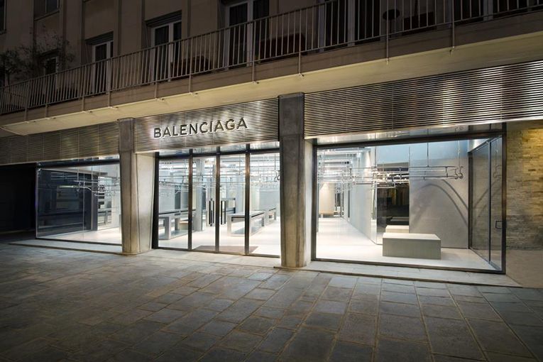 Balenciaga открывает новый бутик в Париже
