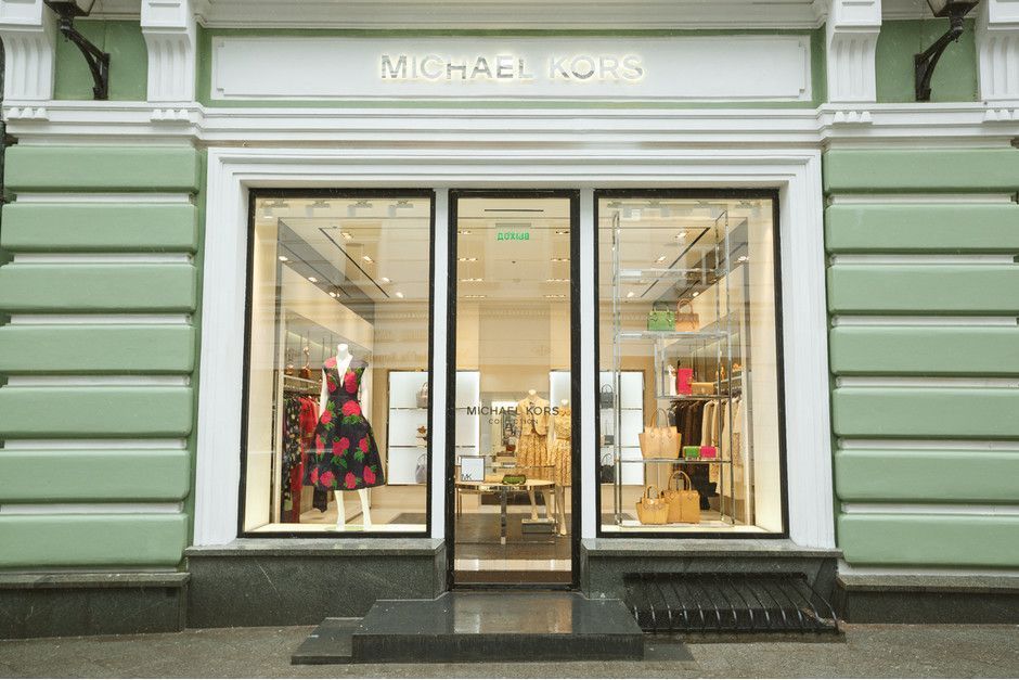 Michael Kors закроет более 100 магазинов