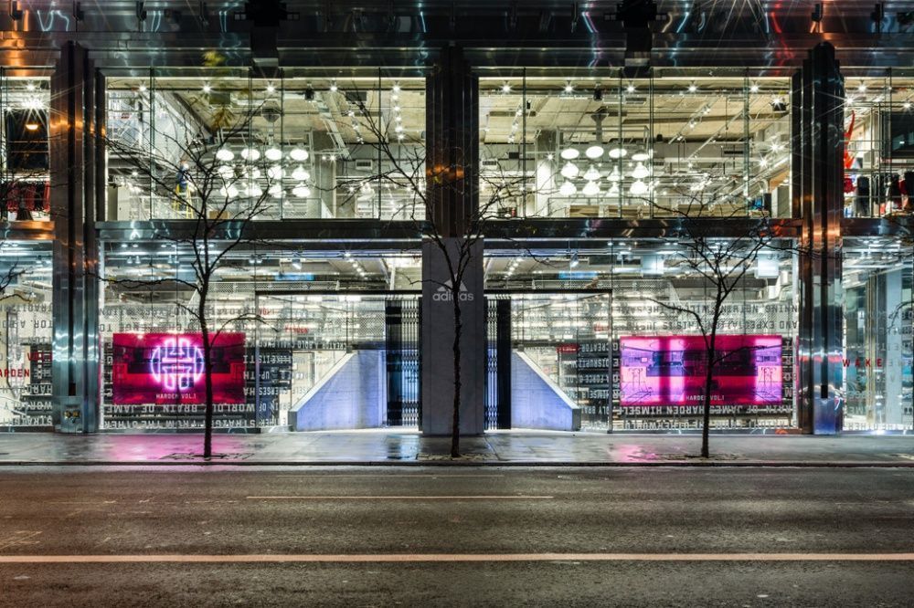 Adidas открыл крупнейший в мире магазин в центре Манхеттена