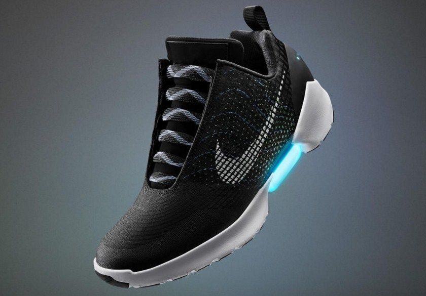 Nike презентовала кроссовки с автоматической шнуровкой