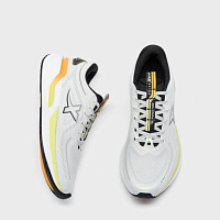 Спортивный бренд Xtep выпустил новую коллекцию беговых кроссовок