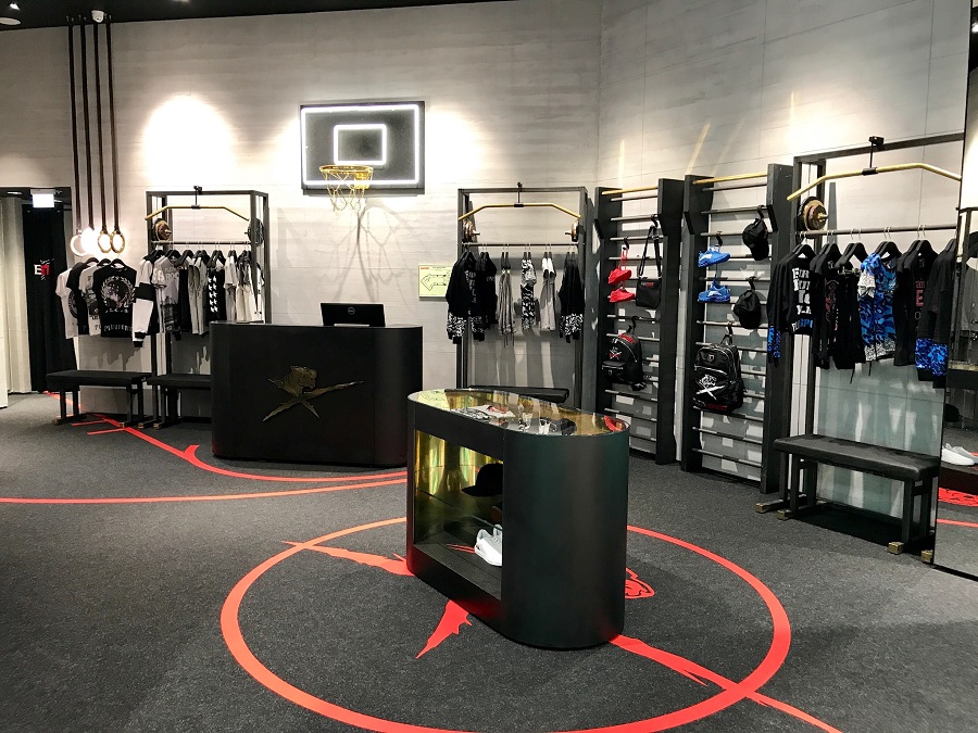 Работа спортивных магазинов. Плейн спорт Equipment. Метрополис магазин спортивной одежды. Метрополис спортивные магазины. Бутика plein Sport,.