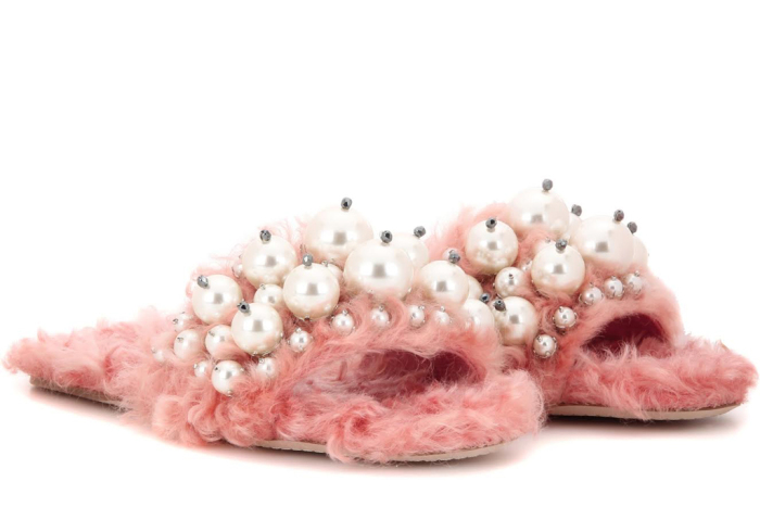 Flauschige und smarte Flip Flops Miu Miu