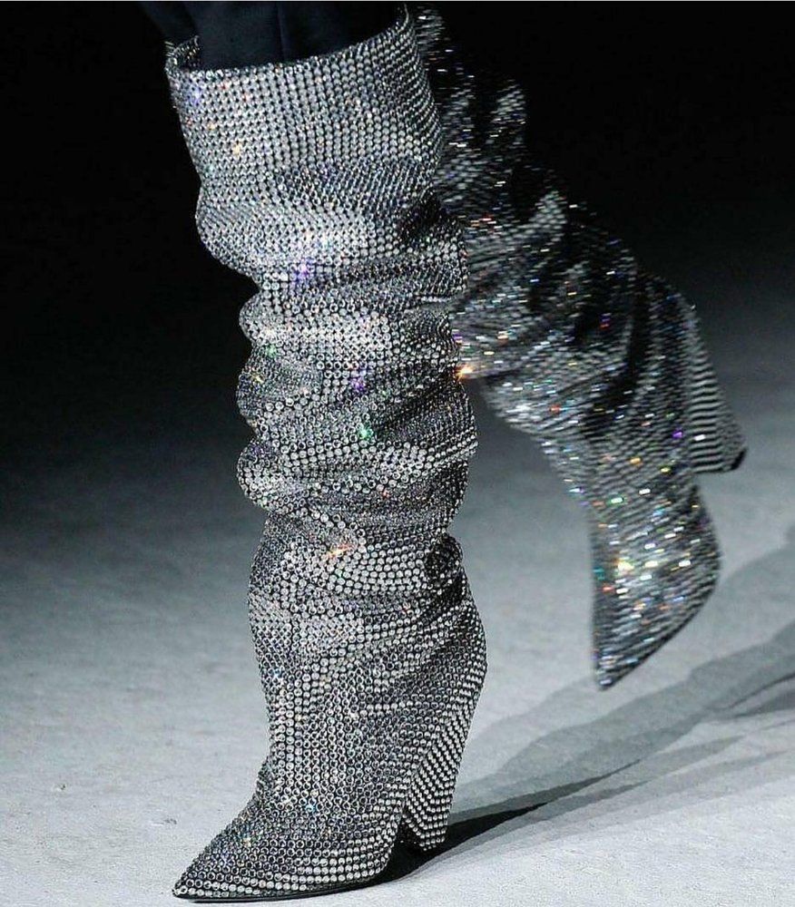 “Crystal” Saint-Laurent boots priced at $ 18 000