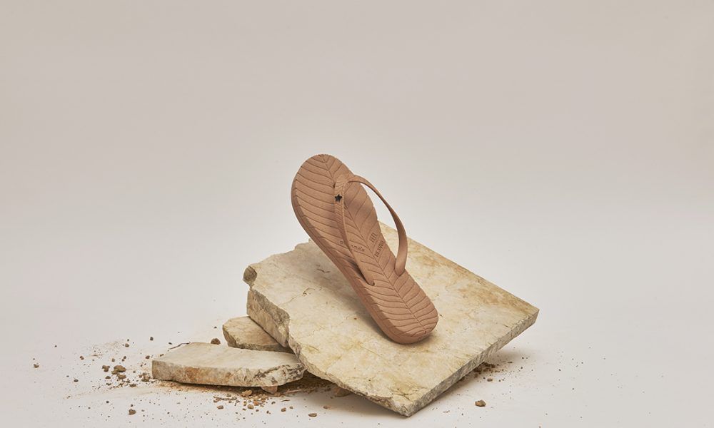 Slippers made from coconut fibers made in Portugal