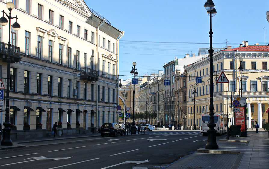 2022 neue Straßeneinzelhandelsgeschäfte wurden 113 im Zentrum von St. Petersburg eröffnet