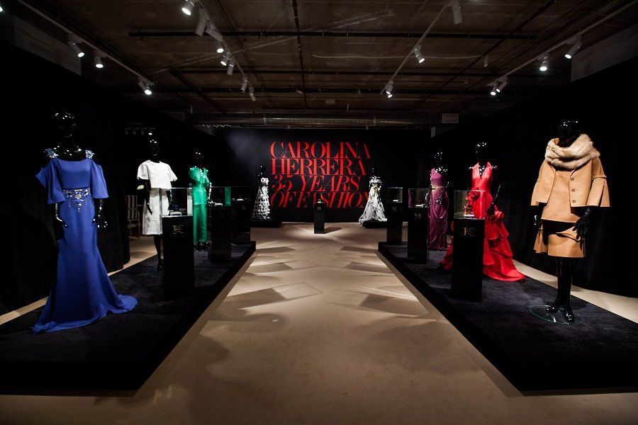 New ways to attract customers: Carolina Herrera dresses exhibition at TSUM