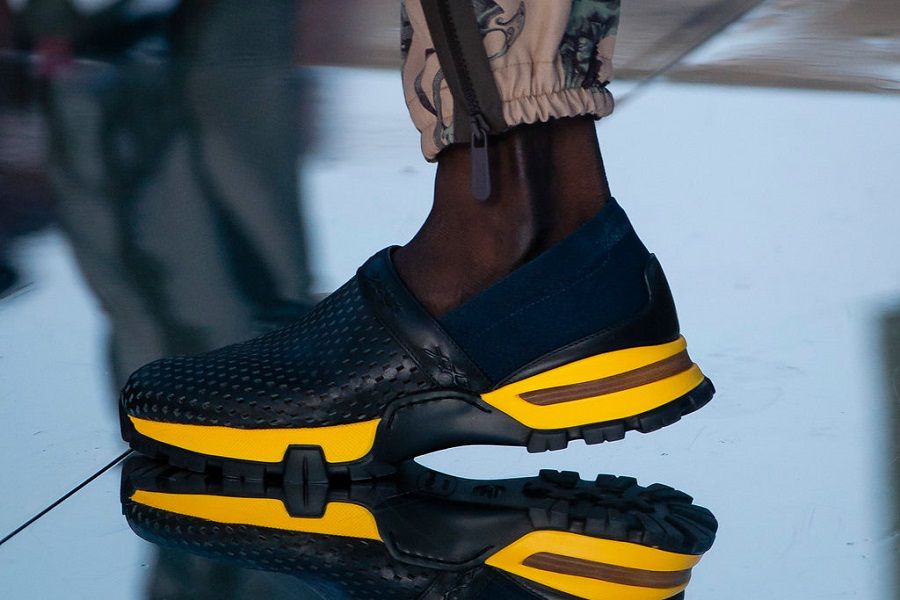 6 pares de zapatos brillantes Semana de la moda masculina en Milán