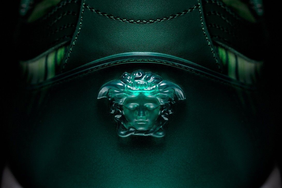 Concepts x Versace Chain Reaction, $ 1075, photo: Hypebeast.com
