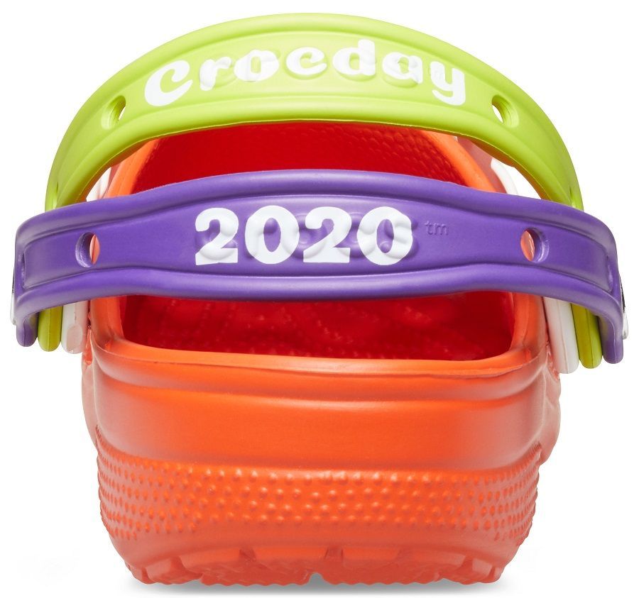 Crocs hat Holiday Clogs mit drei Riemen herausgebracht