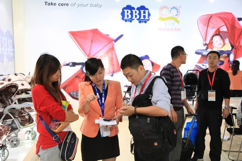 Manufacturers of children's clothing and shoes took part in the China Kids Expo 2015