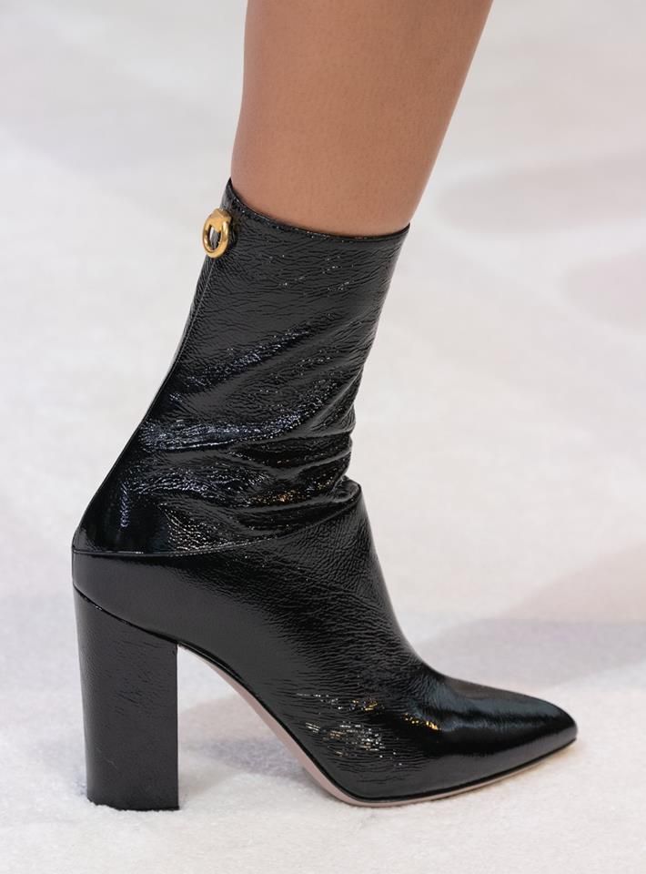 Valentino bet on black in the fall winter 2019 / 20 shoe collection