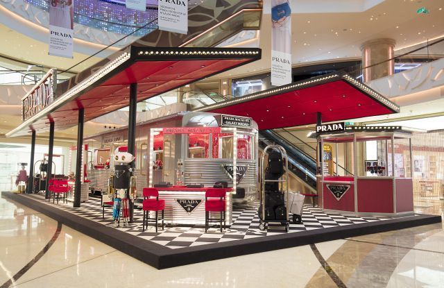 Передвижной поп-ап магазин Prada открылся в Макао 