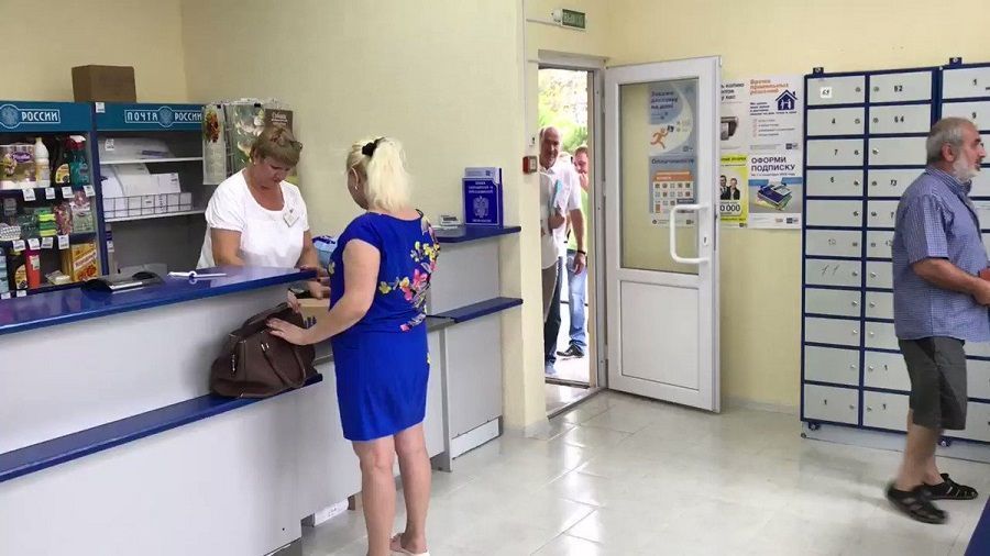 „Russische Post“ startet die Zustellung an Paketterminals und Abholstellen