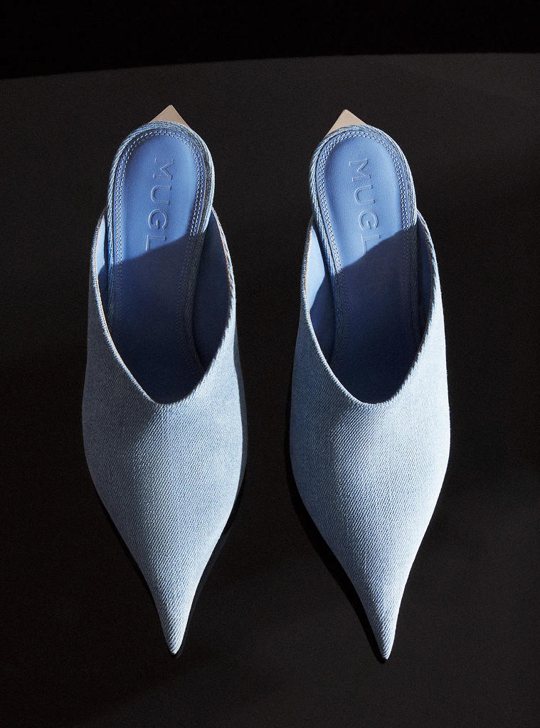 El director creativo de Mugler, Casey Cadwallader, ha lanzado una colección de zapatos