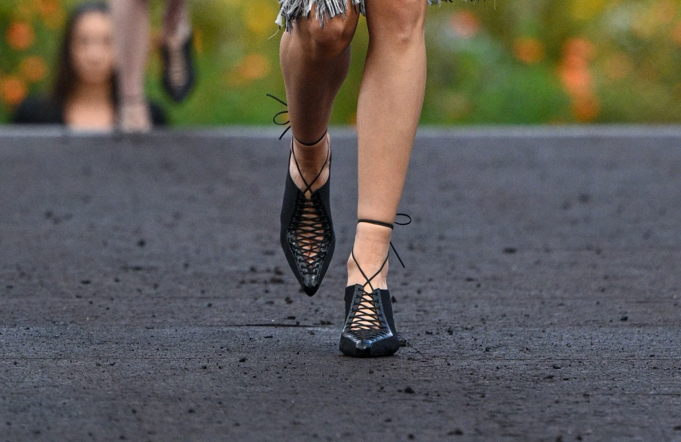 Punta a punta e allacciatura - con scarpe e stivali Givenchy primavera-estate 2023