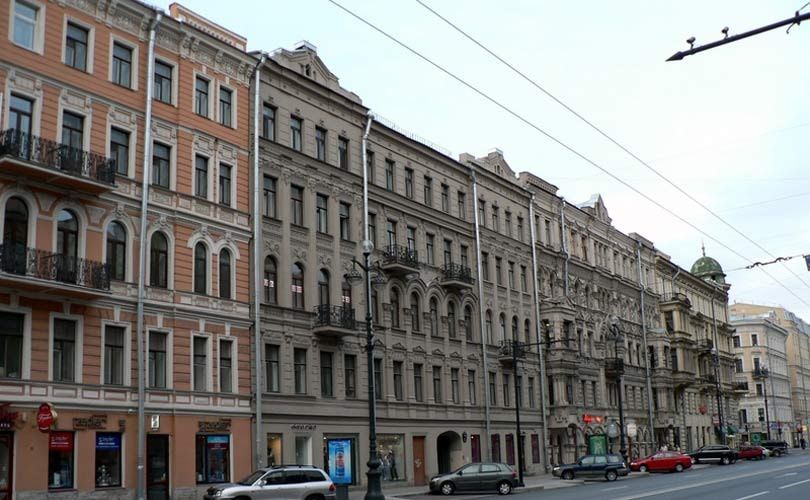 The share of vacant space in the street retail segment in St. Petersburg continues to decline