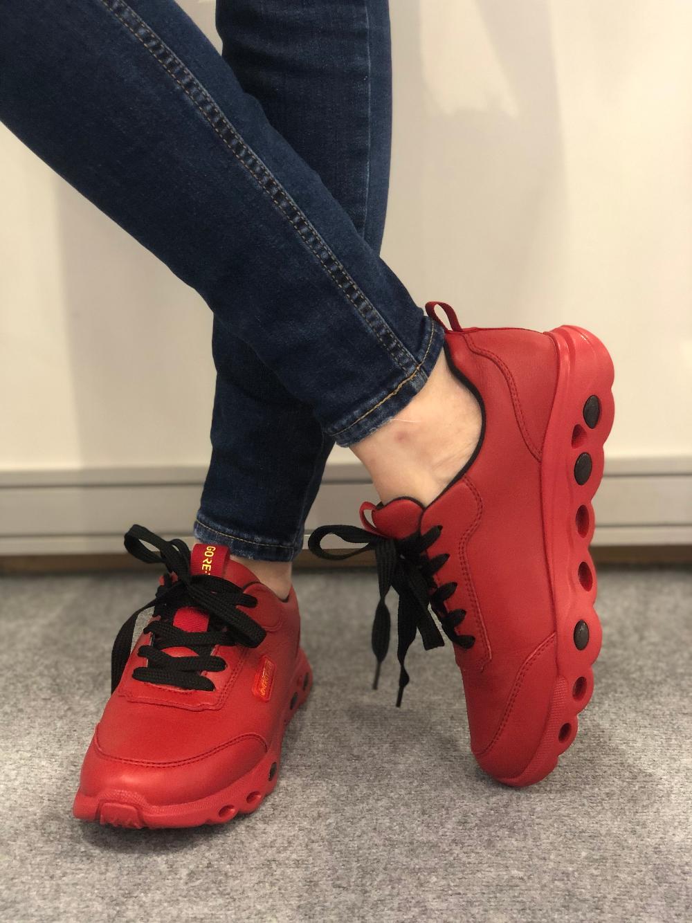 Lillian Roor ARA Sales Director in Russia ARA Shoes strives to be the most high tech manufacturer of fashionable footwear