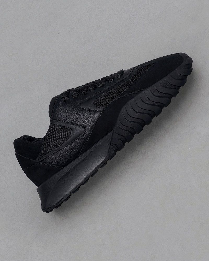 Street Beat presented the second sneaker model from its own brand collection