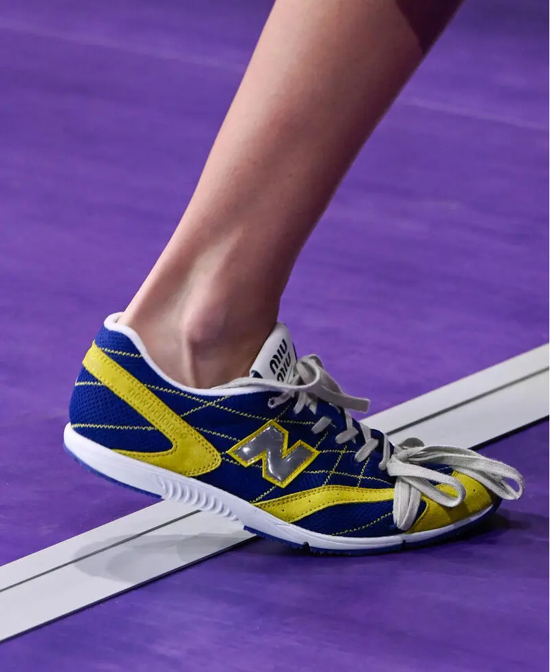 Новый виток коллаборации Miu Miu и New Balance – кроссовки RC150