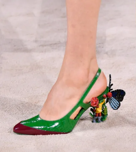 Die zweite Haute-Couture-Kollektion von Chanel unter der Leitung von Mathieu Blasy ist von Märchen inspiriert.