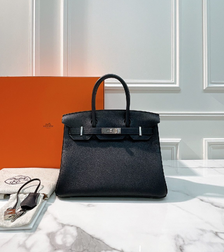 Online-Plattformen für gebrauchte Artikel investieren in die Produktauthentifizierung.