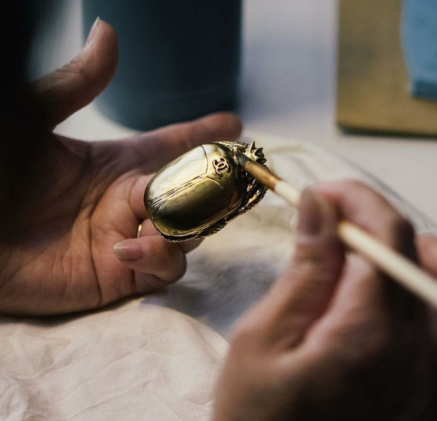 In the Goossens workshop, photo: Chanelofficial