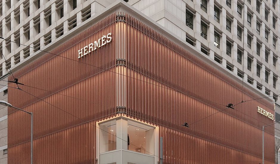 Китай: Бутик Hermès  в Гуанчжоу в первый день возобновления торговли заработал $2,7 млн 