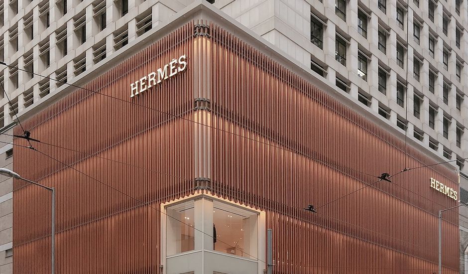 Китай: Бутик Hermès  в Гуанчжоу в первый день возобновления торговли заработал $2,7 млн 