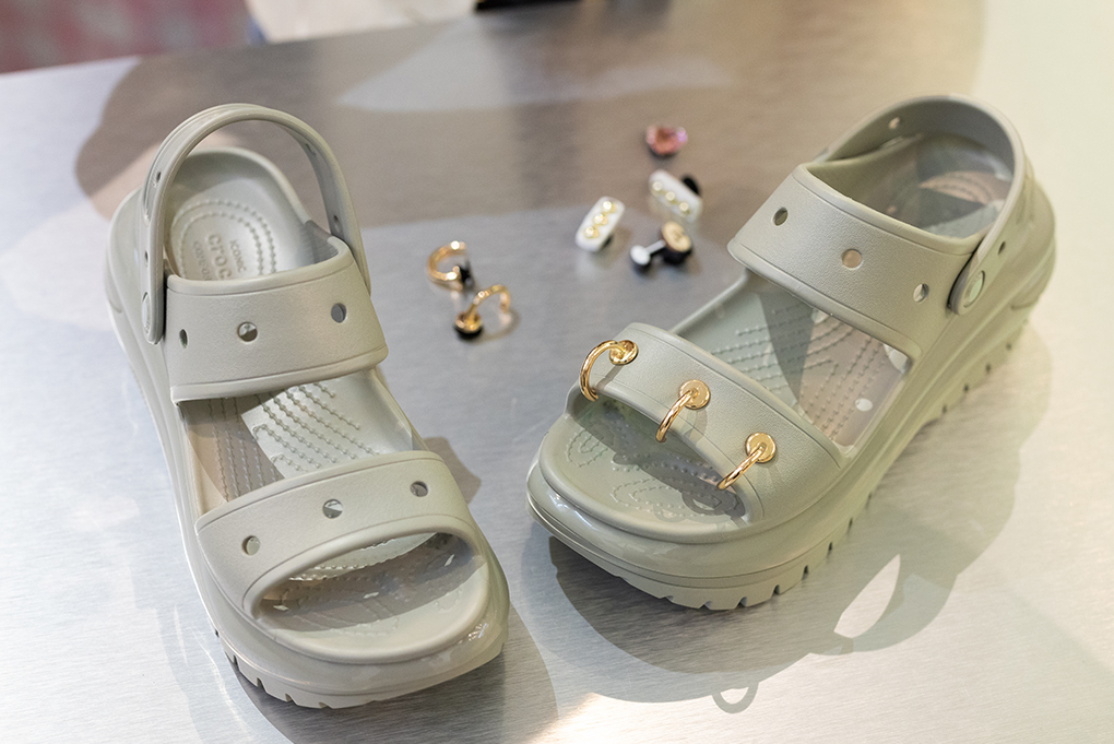 Crocs  продолжает расширять свою линейку «не сабо»