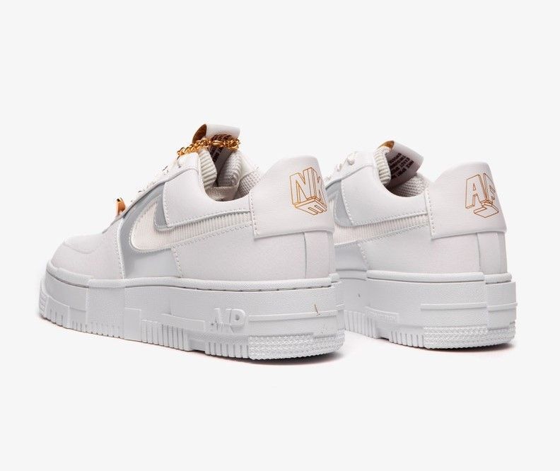 Nike shoes hotsell with chains