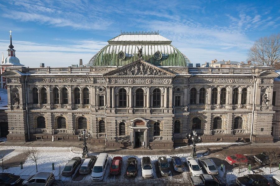 El departamento de tecnologías industriales y gestión en la industria de la moda se abrió en San Petersburgo.