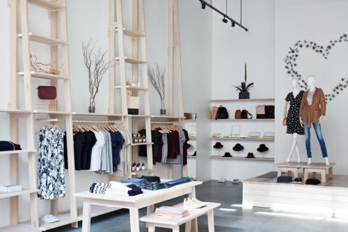 Effective fashion store. Create a retail space that sells itself