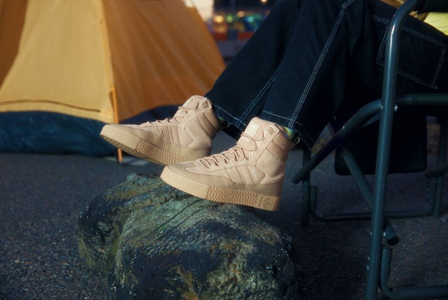 Adidas Originals ha rilasciato nuovi modelli di sneakers "per l'inverno"