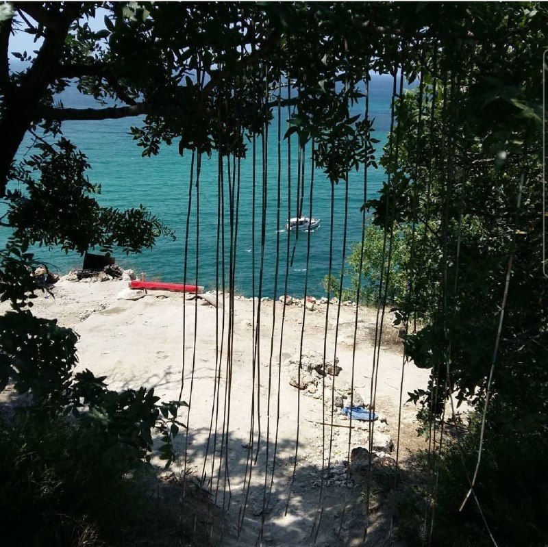 Бренды открывают поп-ап пространства на пляжах