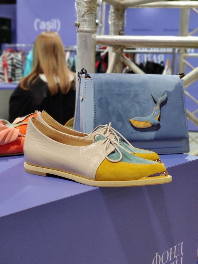 Mark Levillen shoes at the Moscow Fashion Week market. Shoes -11700 rubles, bag 19000 rubles.
