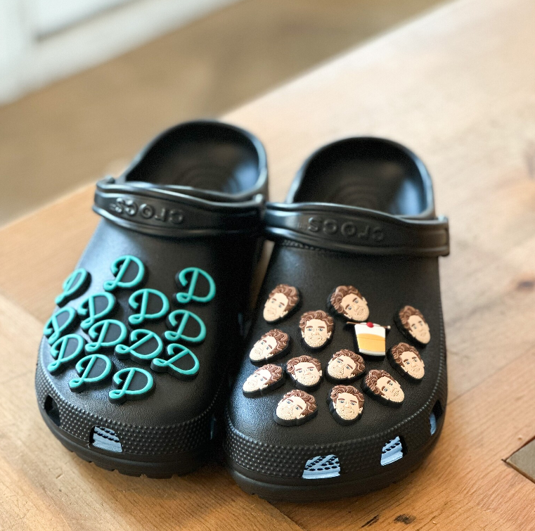 Crocs предложит создавать кастомизированные шармы Jibbitz с помощью ИИ