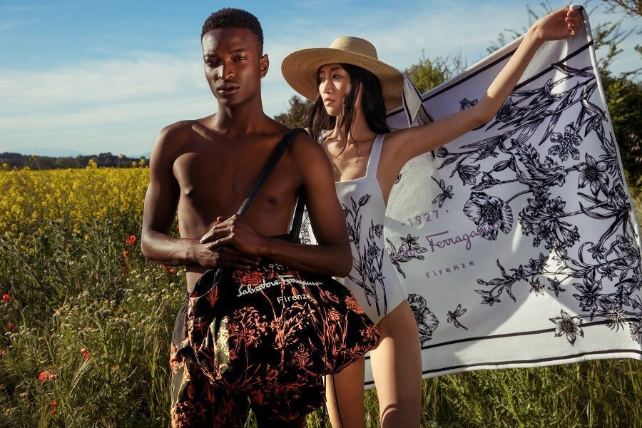 Salvatore Ferragamo lancia una campagna a sostegno della collezione Tuscan Wildflowers