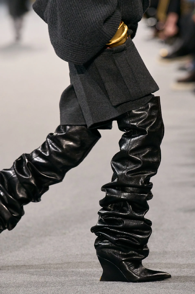 Balmain presented a new image of a woman in the autumn-winter 2025/26 season