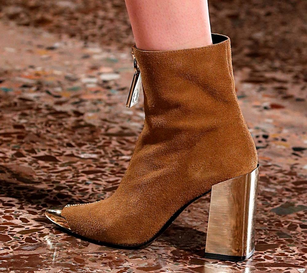 Material: suede. Heel: steady. Decor: metal nose