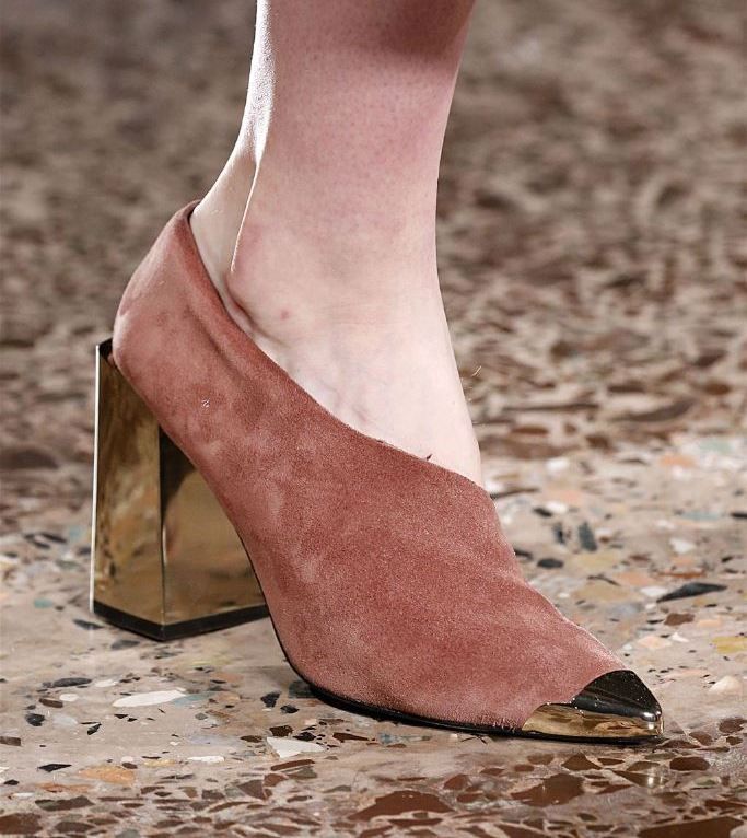 Material: suede. Heel: steady. Decor: metal nose