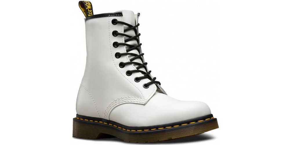 Dr Martens lancerà un progetto pilota per un servizio di riparazione di scarpe