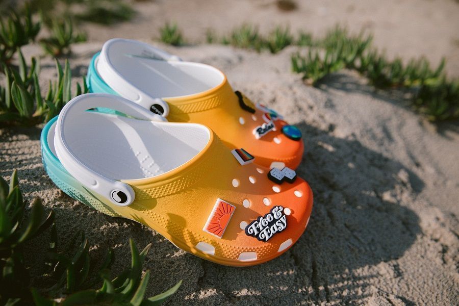 Crocs lanza dos parejas de verano más en colaboración con Free & Easy