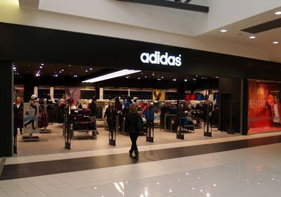 Adidas задолжал за аренду 327,9 тыс долл
