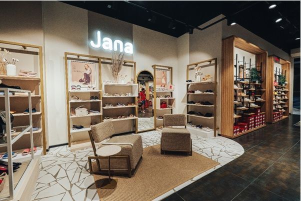 Corner Jana in the space of s.Oliver mono-brand store