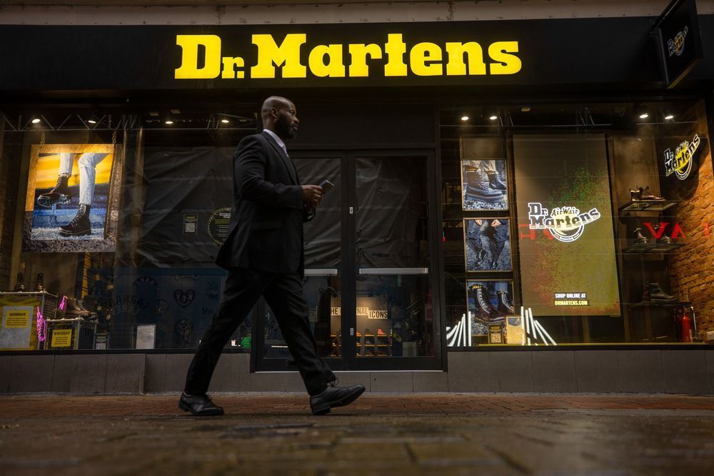 Dr. Martens planea recaudar $ 5 mil millones en OPI en la Bolsa de Valores de Londres