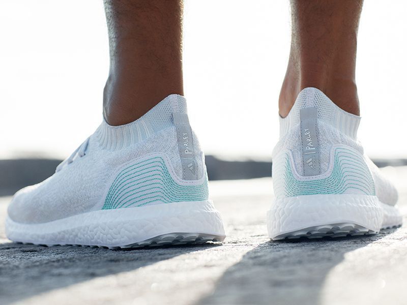 Adidas продала более миллиона кроссовок из переработанного океанского пластика