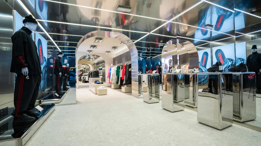 Adidas открыл в Риме магазин в формате премиум