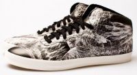 Vuela lejos de la normalidad PUMA Alexander McQueen